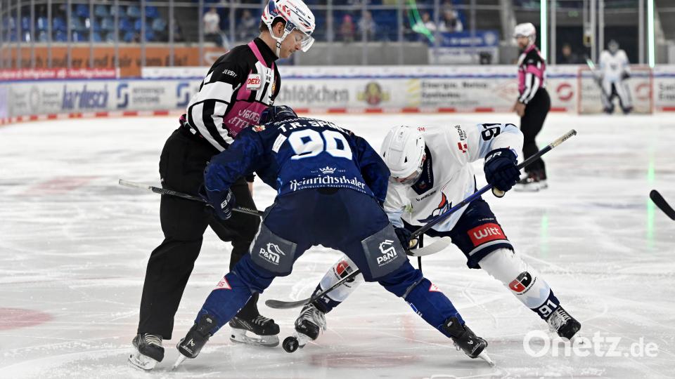 Szenen aus der Partie der Blue Devils Weiden und der Dresdner Eislöwen. Die Weidener hatten beim DEL-Absteiger keine Chance und unterlagen klar mit 1:5. Bild: Julia Peter