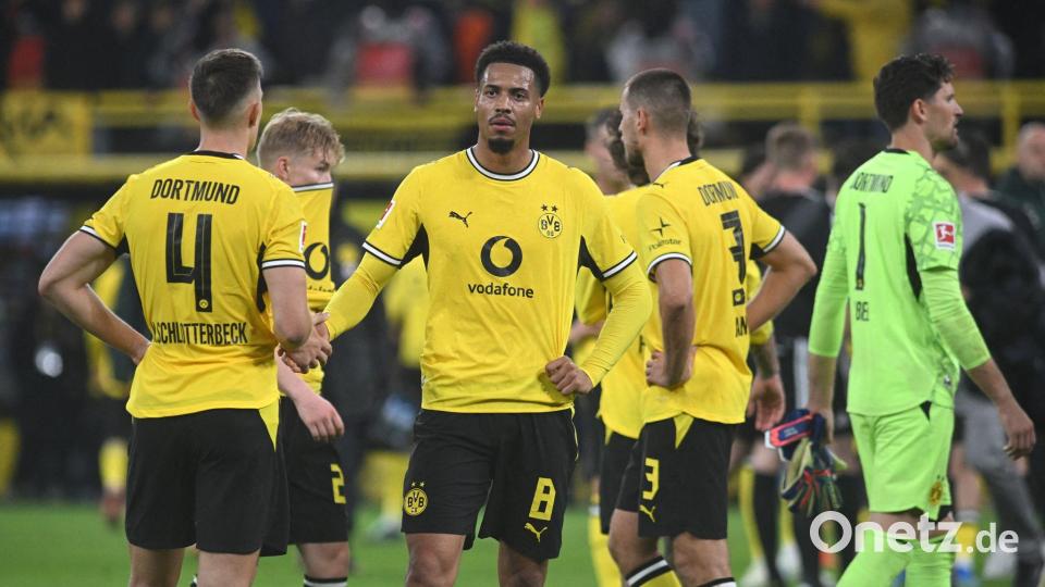 Felix Nmecha (M) und Borussia Dortmund haben gegen Werder Bremen spät zwei Punkte verschenkt. Bild: Bernd Thissen/dpa