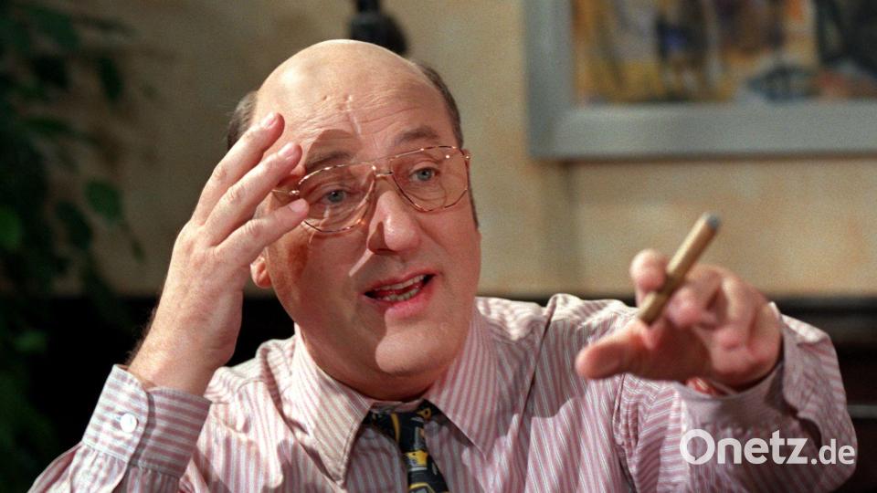 Schauspieler Manfred Krug 1997 während Dreharbeiten zur ARD-Serie „Liebling Kreuzberg“. (Archivbild) Bild: picture alliance / Nestor Bachmann/Zentralbild/dpa