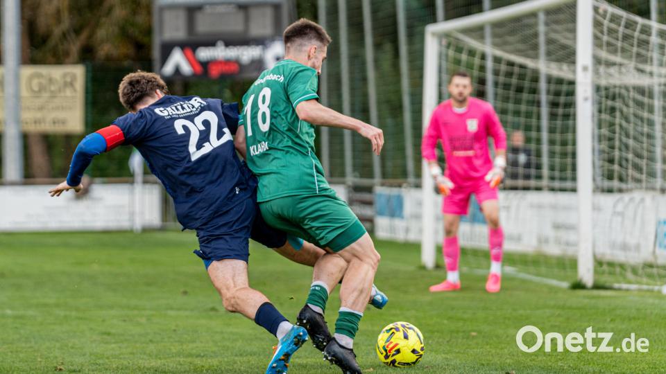 Der TSV Großbardorf wirft sich in jeden Zweikampf, um die Gebenbacher Offensive zu stoppen. Am ende gewannen die Gäste das Spiel gegen eine schwache Heimmannschaft mit 4:1. Bild: Hannah Dirscherl