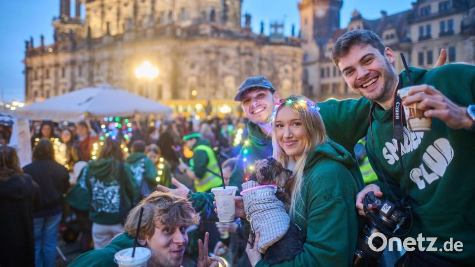 Nach und nach gibt es Spazierclubs in immer mehr Städten. Bild: Robert Michael/dpa