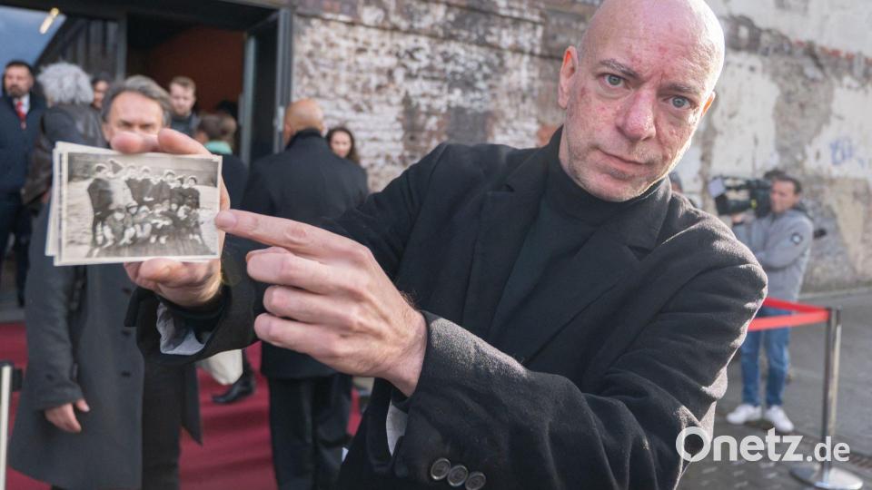 Fans und Familie nehmen Abschied von Ralf Richter Bild: Benjamin Westhoff/dpa