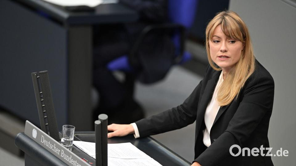 Clara Bünger kümmert sich in der Linksfraktion unter anderem um Fragen von Asyl- und Flüchtlingsschutz. (Archivfoto) Bild: Michael Brandt/dpa