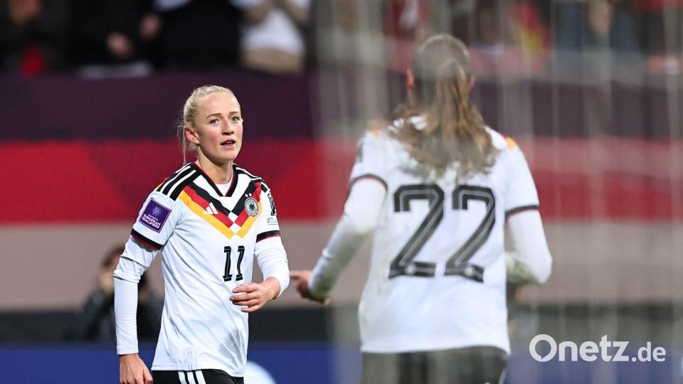 Muss auch in Bremen gegen Japan wegen eines Infekts passen: Torjägerin Lea Schüller. Bild: Daniel Karmann/dpa
