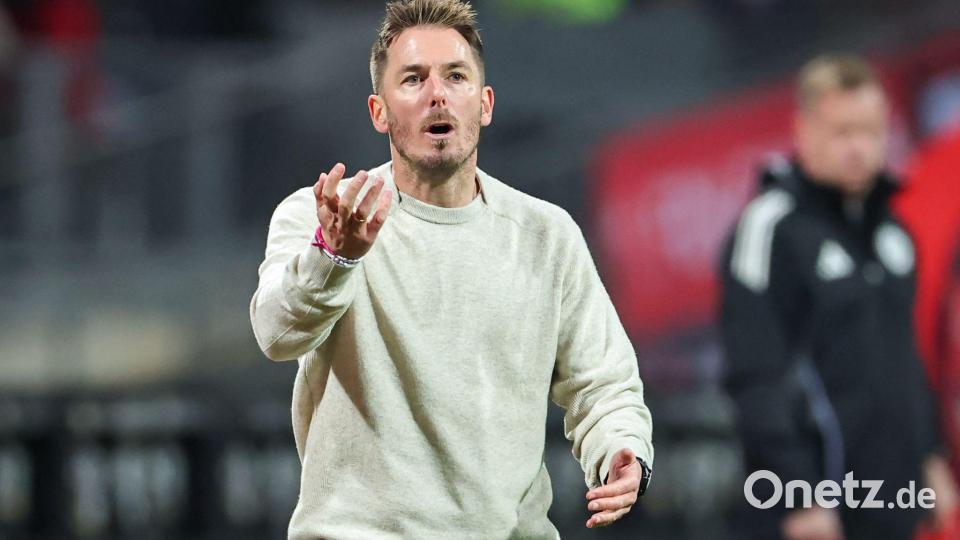 VfL-Trainer Strobl hat Redebedarf nach dieser Partie. Bild: Daniel Karmann/dpa