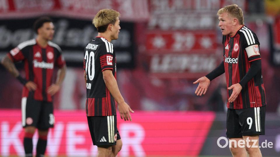 Jonathan Burkardt (r) war nach dem 0:6 mächtig bedient. Bild: Jan Woitas/dpa