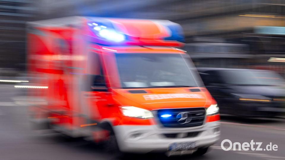 Die 70-Jährige wurde aufgrund der Verletzungen in ein Krankenhaus gebracht. Symbolbild: Monika Skolimowska/dpa