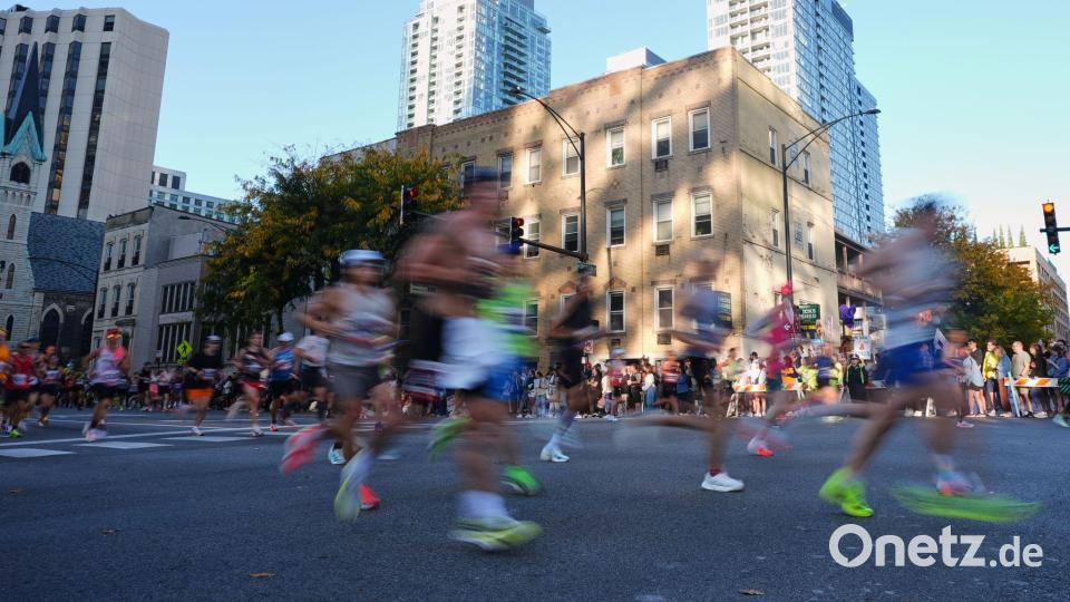 Leichtathletik: Marathon. Läufer nehmen am Chicago Marathon teil. Bild: Sydney Schaefer/AP/dpa