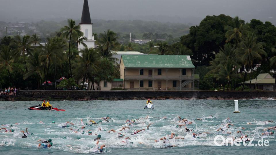 Die Wellen waren ordentlich beim Schwimmen. Bild: Ezra Shaw/Getty Images for IRONMAN/dpa
