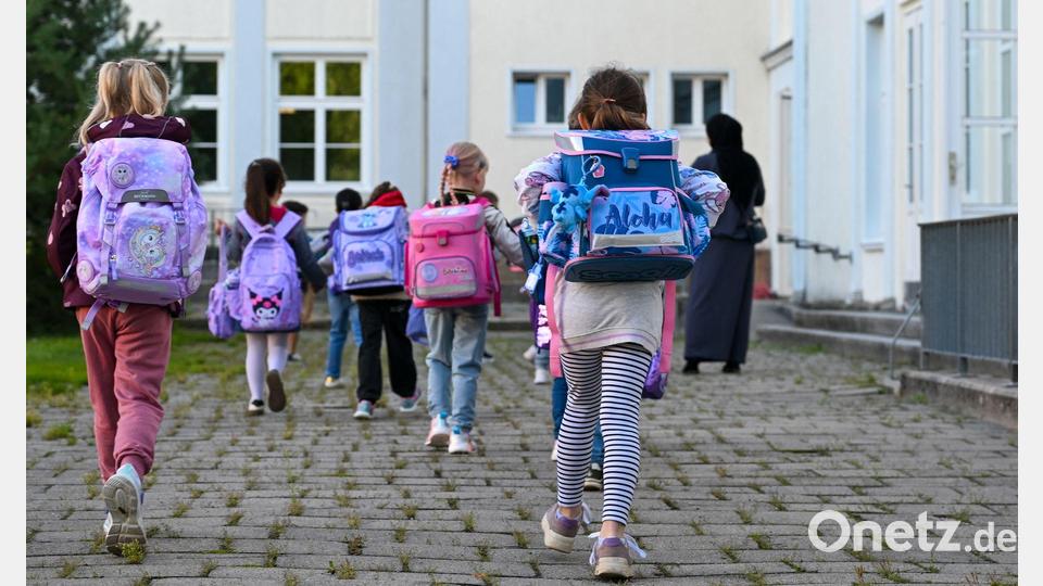 Kinder leiden unter den Folgen des Klimawandels. (Symbolbild) Bild: Patrick Pleul/dpa