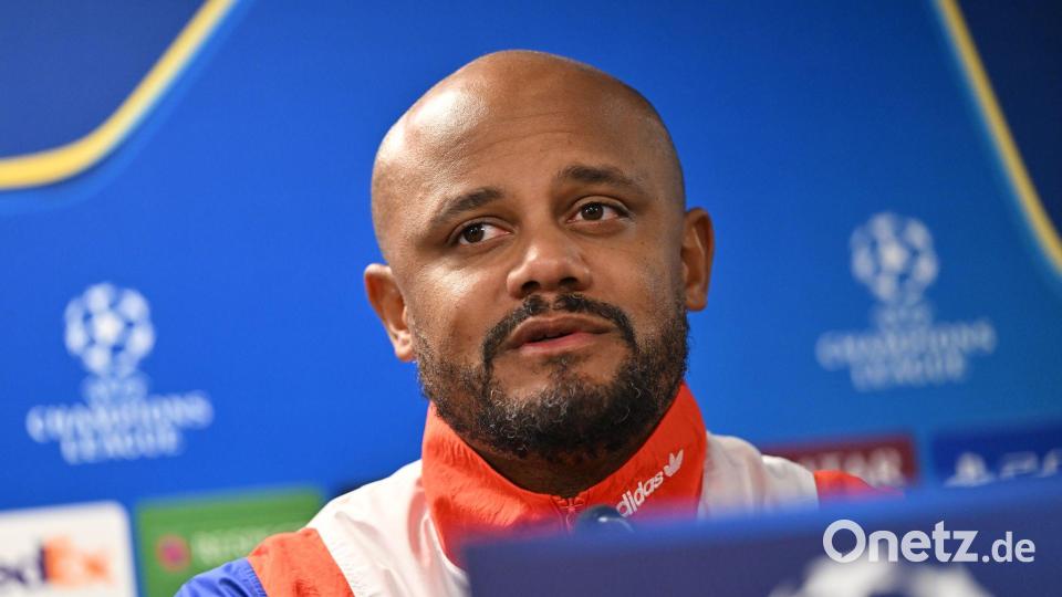Vincent Kompany erklärt, warum Neuer nicht von Beginn an spielen kann. Bild: Peter Kneffel/dpa