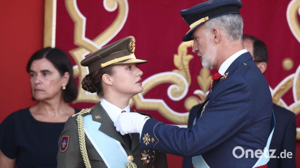 Madrid: König Felipe VI. und Prinzessin Leonor bei Feierlichkeiten zum 12. Oktober auf der Plaza de Cánovas del Castillo Bild: Eduardo Parra/EUROPA PRESS/dpa