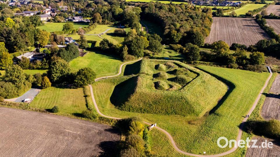 Schleswig Archäologischer Park: neue Cortenstahlbrücke im Unesco-Welterbe Haithabu und Danewerk verbindet Wege Bild: Frank Molter/dpa