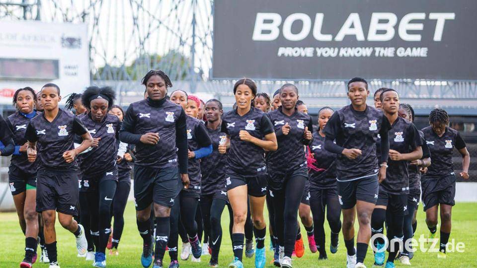 Die Bezahlung ist im Frauenfußball oft ein schwieriges Thema. (Archivbild) Bild: Tenson Mkhala/dpa