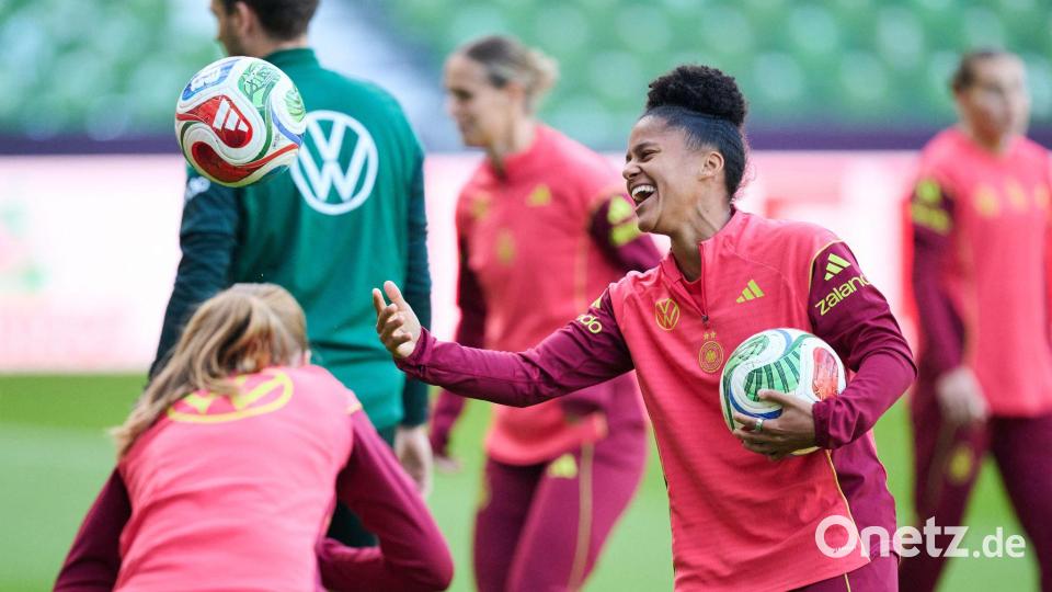 Die DFB-Spielerinnen beim Abschlusstraining in Bremen. Bild: Sebastian Christoph Gollnow/dpa