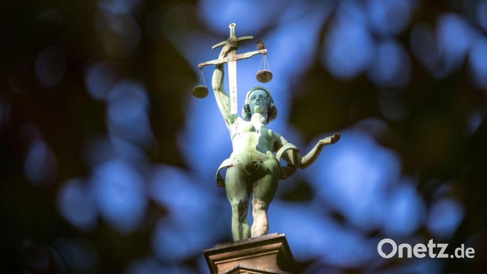 Am Landgericht Bamberg begann die Neuauflage des Prozesses gegen einen 75-Jährigen, dem die Staatsanwaltschaft Mord vorwirft. Bild: Pia Bayer/dpa