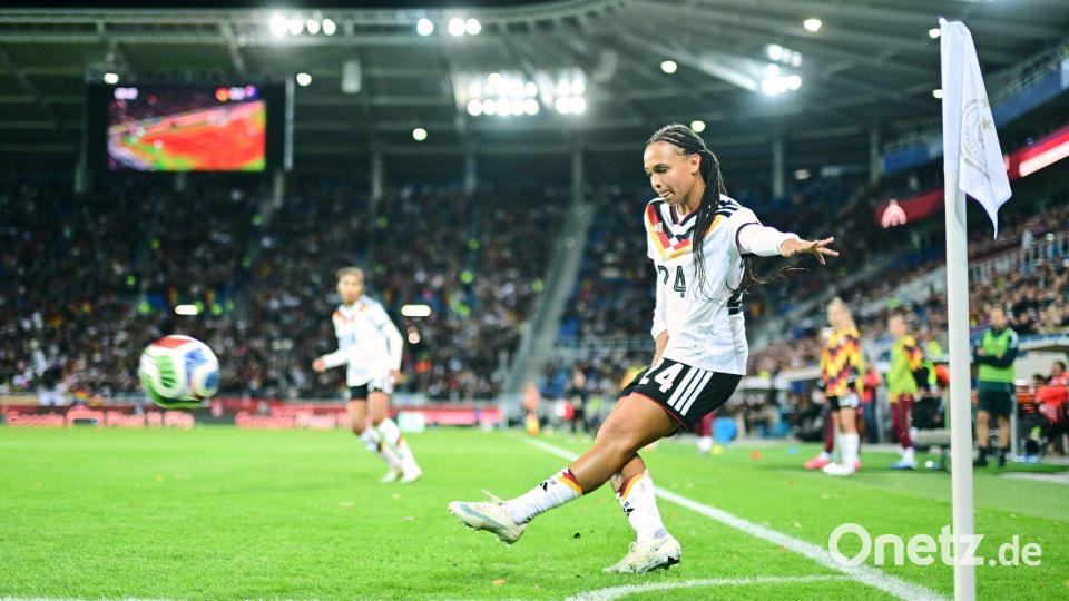 Beim 4:2 gegen Australien durfte Lisa Baum direkt die Ecken schlagen, was nicht ganz so gut klappte. Bild: Sebastian Christoph Gollnow/dpa