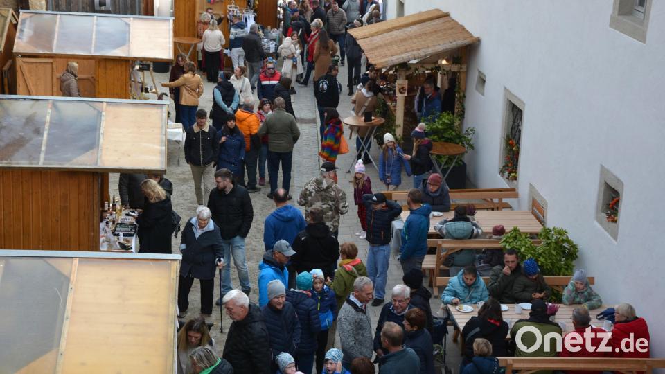 Ähnlich wie im vergangenen Jahr (Bild) rechnen die Veranstalter auch heuer wieder mit einem großen Besucheransturm beim vierten Konnersreuther Herbstmarkt am Sonntag, 18. Oktober, im Schafferhof. Archivbild: Josef Rosner