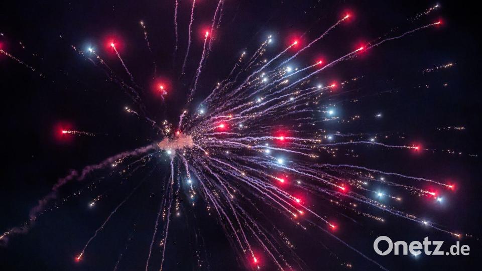 Ob die Bayern vom Feuerwerk vor dem Hotel gestört wurden? (Archivbild) Bild: Silas Stein/dpa