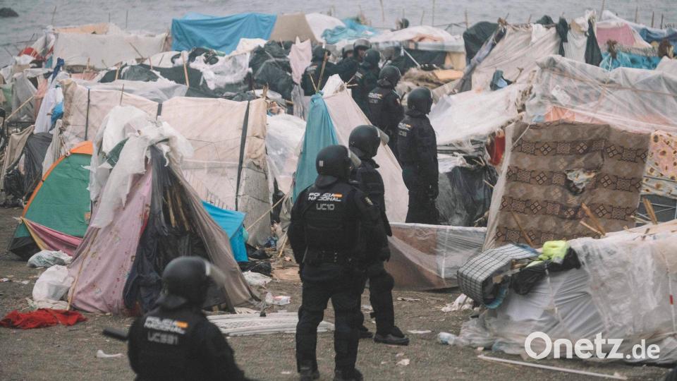 Ende Juli waren bis zu 80.000 Migranten aus Marokko nach Ceuta gelangt. (Archivbild) Bild: Fabian Suspensivo/ZUMA Press Wire/dpa