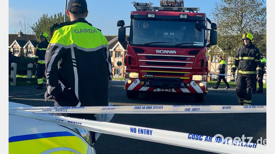 Vor Ort waren zahlreiche Rettungskräfte. Bild: Mícheál Ó Scannáil/PA Wire/dpa