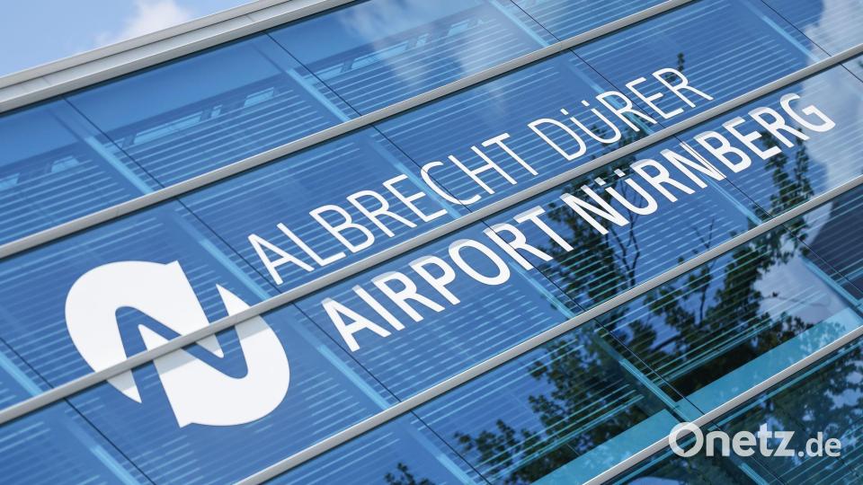 Die Polizei hat den Flughafen in Nürnberg abgesperrt. (Archivbild) Bild: Daniel Löb/dpa