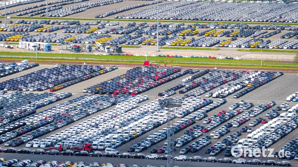 Die deutschen Autohersteller können immer weniger Autos in China verkaufen. (Archivbild) Bild: Sina Schuldt/dpa