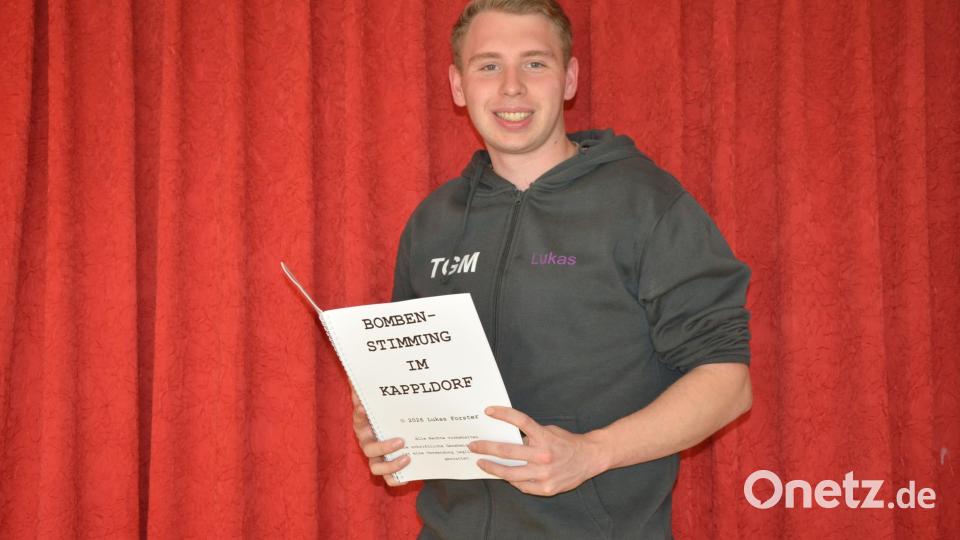 Erneut tritt Lukas Forster als Stückeschreiber, Regisseur und Schauspieler seiner Münchenreuther Theatergruppe auf. In sechs Vorstellungen wird das Stück "Bombenstimmung im Kappldorf" gezeigt, der Kartenvorverkauf startet diesen Freitag, 16. Oktober. Premiere ist am 13. November. Bild: Josef Rosner