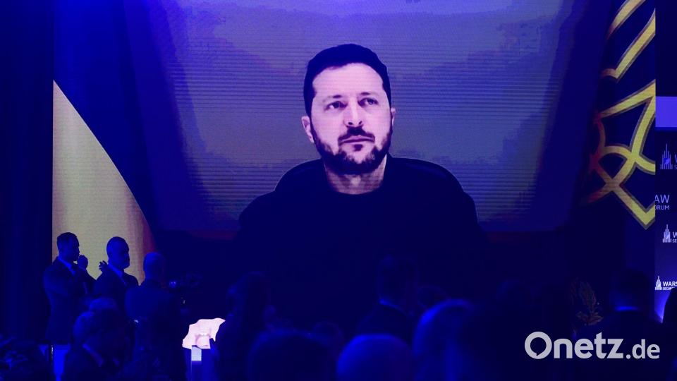Der ukrainische Präsident Selenskyj wartet auf „konkrete Schritte“ der Amerikaner. Bild: Attila Husejnow/AP/dpa