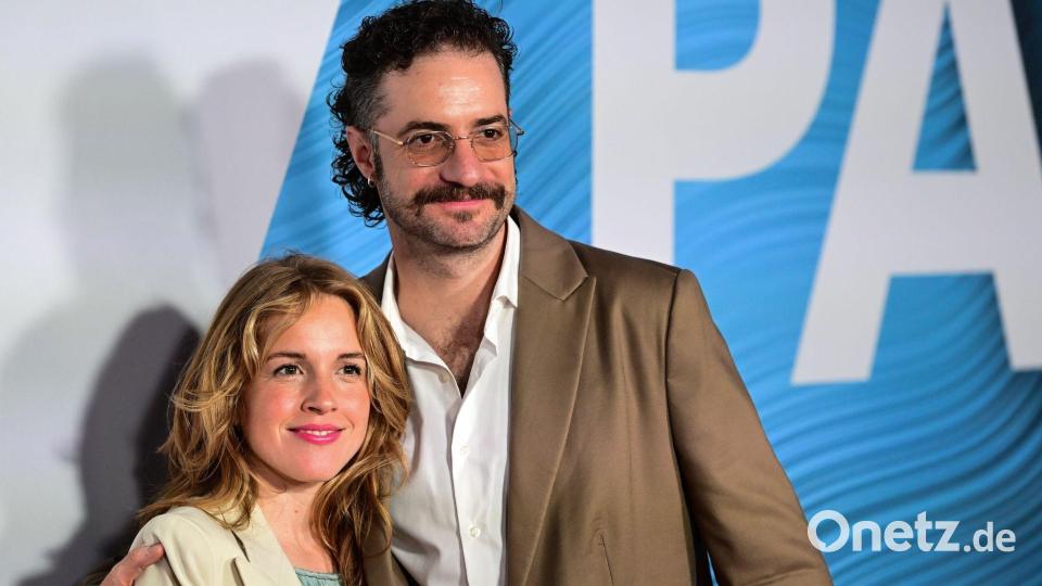 Paula Kalenberg und Fridolin Sandmeyer sind in der Serie „Friends Sex and Games“ als Paar Anna und Paul zu sehen, das sich traut, bei einem Partnertausch-Sexspiel mitzumachen. (Archivbild) Bild: Sebastian Christoph Gollnow/dpa
