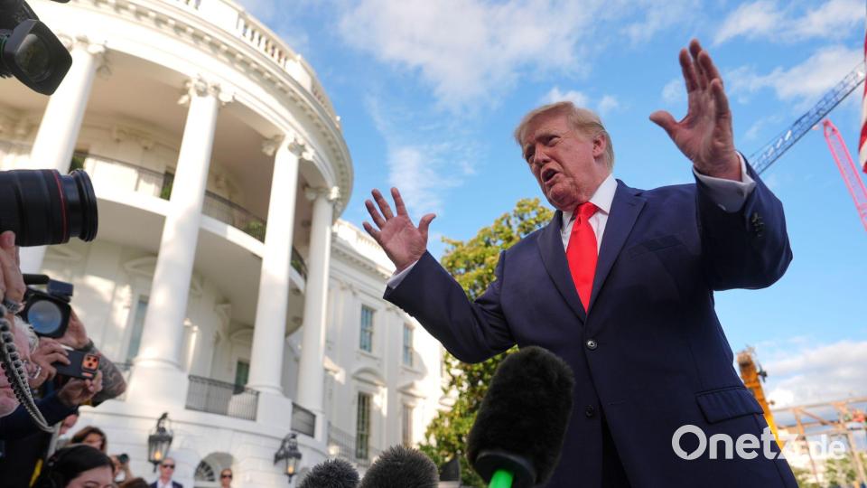 Er glaube, Putin wolle einen Deal mehr als Selenskyj - sagt Trump. Bild: Julia Demaree Nikhinson/AP/dpa