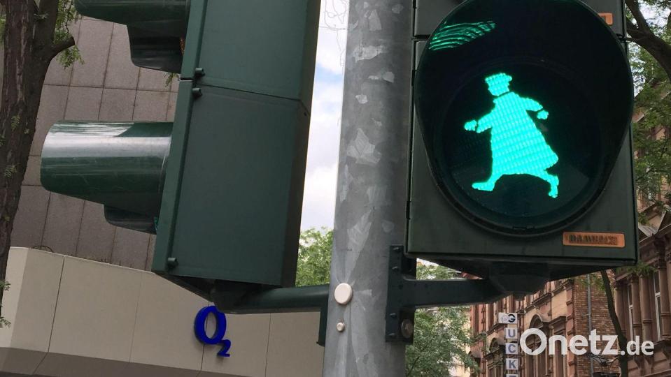Worms feiert den berühmten Reformator Martin Luther mit einer Ampel. (Archivbild) Bild: Jasper Rothfels/dpa