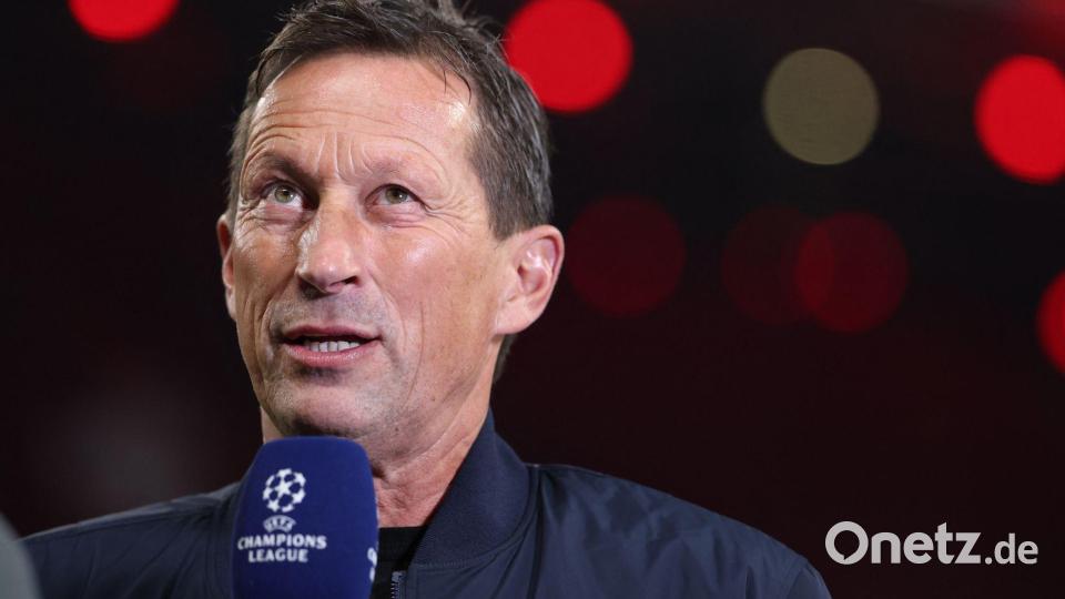 Roger Schmidt, Head of Global Soccer Red Bull, ist erstmals in neuer Funktion bei einem Spiel in Leipzig. Bild: Jan Woitas/dpa
