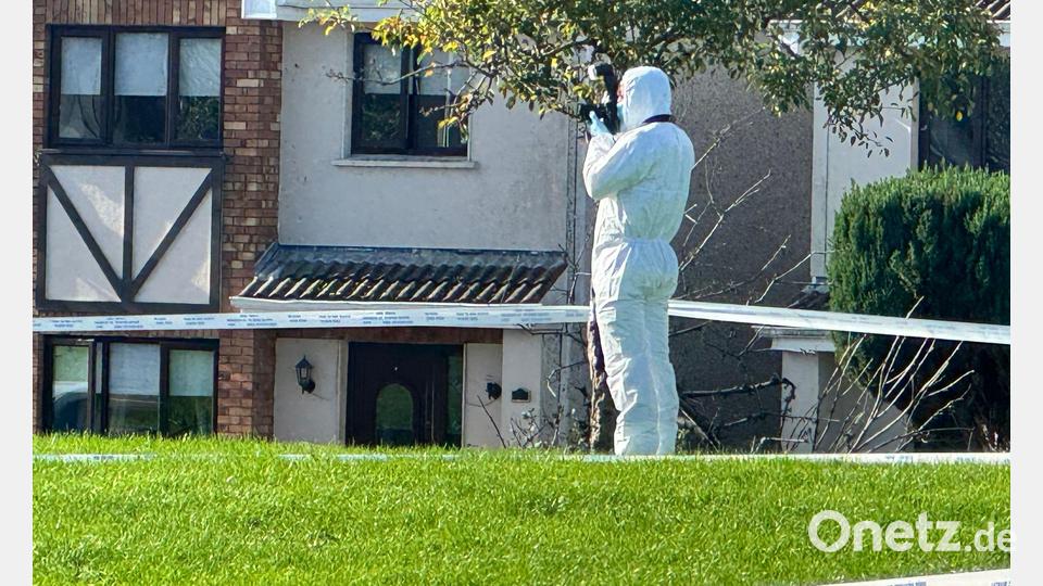 Die Polizei spricht inzwischen von einem Brandanschlag. Bild: Mícheál Ó Scannáil/PA Wire/dpa