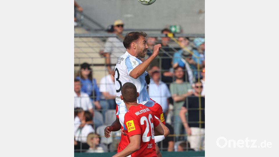 Eberwein (oben) köpfte zur Führung der „Löwen“ ein. Bild: Karl-Josef Hildenbrand/dpa