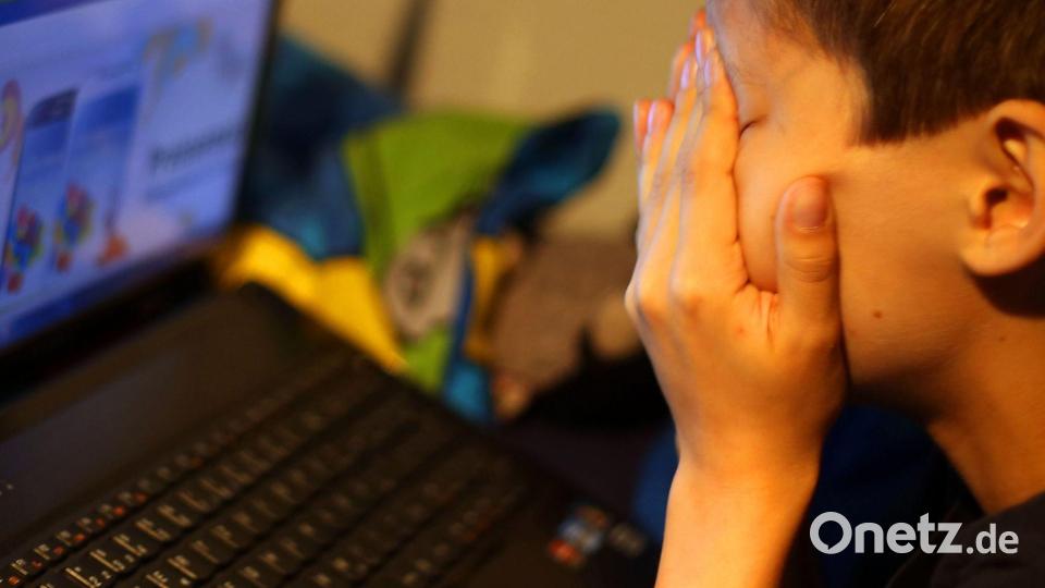 Schon Grundschüler sind Ziel von Cyberattacken sein. (Archivbild) Bild: Oliver Berg/dpa