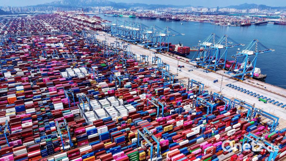Exporte helfen, Chinas Konjunkturmotor am Laufen zu halten. (Symbolbild) Bild: Uncredited/CHINATOPIX via AP/dpa