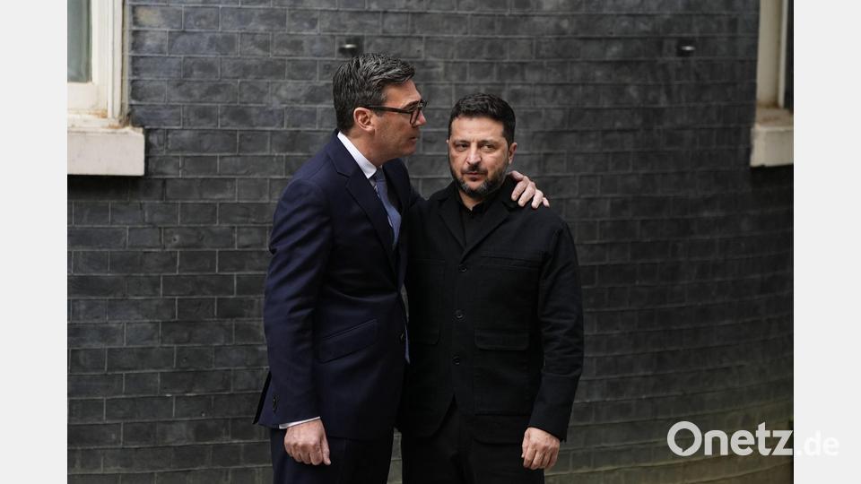 Selenskyj vor der Downing Street Nr. 10 Bild: Jordan Pettitt/PA Wire/dpa