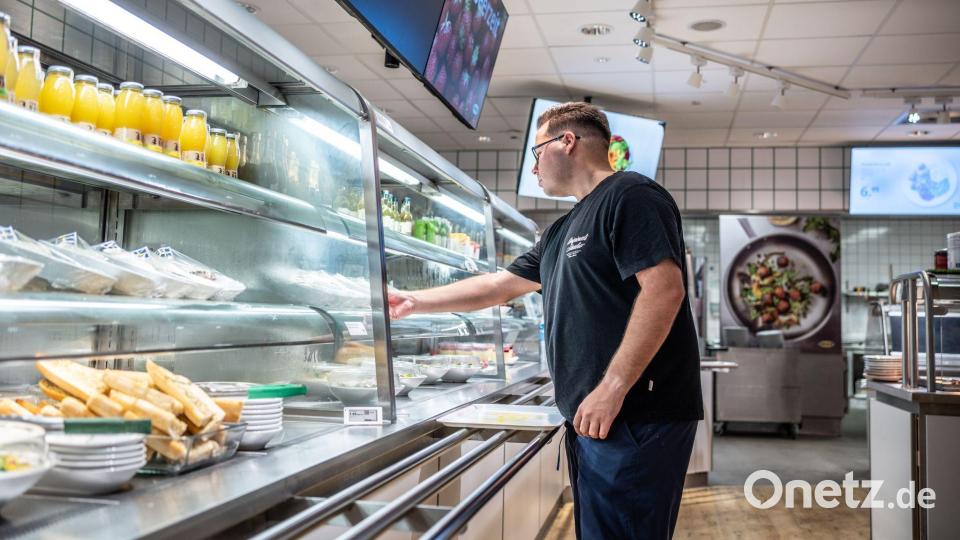 Auch mit niedrigen Preisen und Aktionen in seinen Restaurants versucht Ikea, bei Kunden zu punkten. Bild: Christian Knieps/dpa