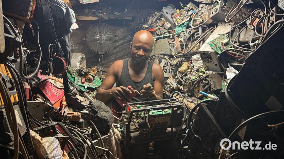 Zehntausende Menschen leben in Accra Schätzungen zufolge direkt oder indirekt von der Verarbeitung alter Elektronik. Bild: Christina Peters/dpa