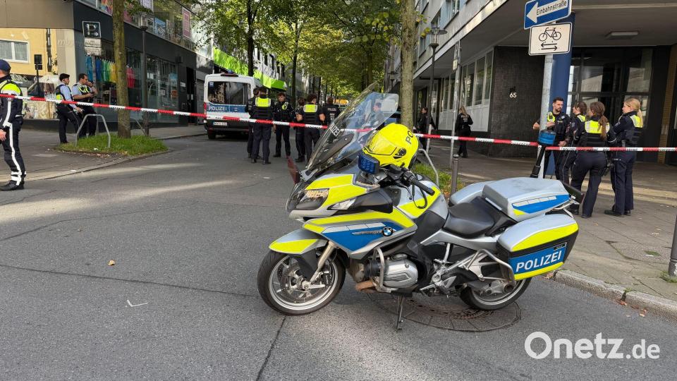 Die Polizei war rund um den Tatort im Großeinsatz. Bild: Justin Brosch/dpa