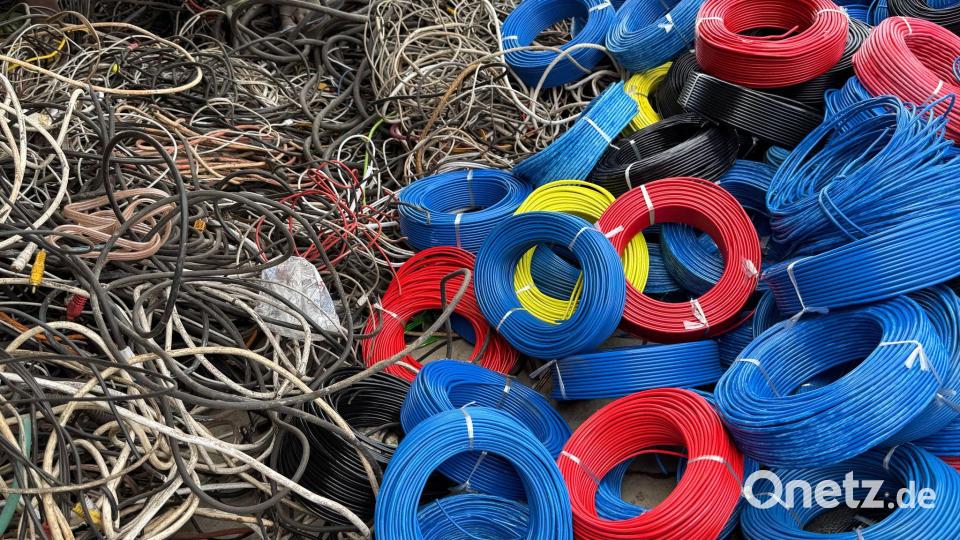 Sammler liefern Kabel an und werden nach Preislisten für die darin enthaltenen Rohstoffe bezahlt. Bild: Christina Peters/dpa