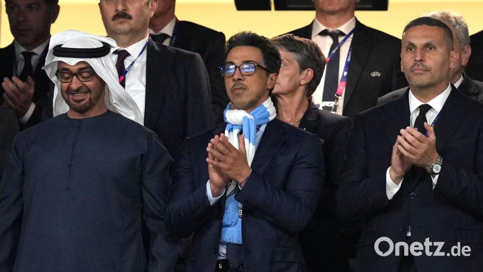 Scheich Mansour bin Zayed Al Nahyan ist Eigentümer von Man City - viele englische Clubs sind abhängig von ihren Besitzern. (Archivbild) Bild: Martin Rickett/PA Wire/dpa