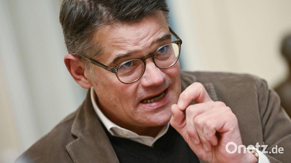 Damit würden Bürger zur Kasse gebeten für Haushaltslöcher des Bundes, sagt Hessens Ministerpräsident Boris Rhein. (Archivbild) Bild: Arne Dedert/dpa