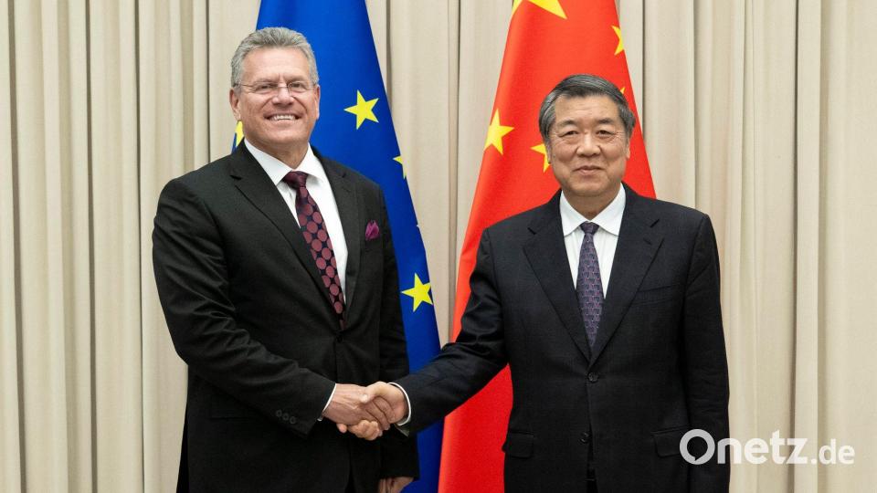 EU-Handelskommissar Sefcovic (l) hatte in China Gespräche geführt. (Archivbild) Bild: Tian Yu/XinHua/dpa