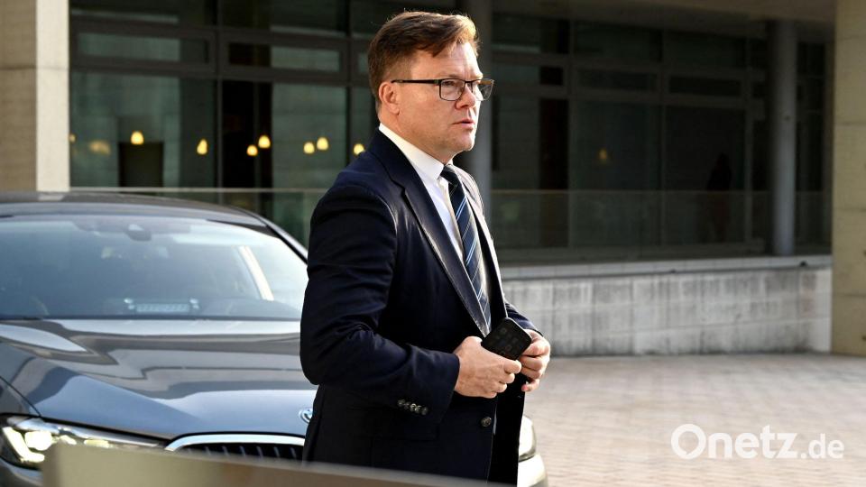 Bundesumweltminister Carsten Schneider bekräftigte jüngst, an der Reduzierung der Methanemissionen festhalten zu wollen. (Archivbild) Bild: Ansgar Haase/dpa
