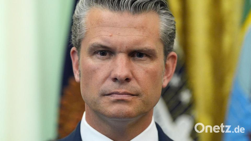 Er hatte die Livestream-Pläne bestätigt - US-Verteidigungsminister Pete Hegseth. (Archivbild) Bild: Alex Brandon/AP/dpa