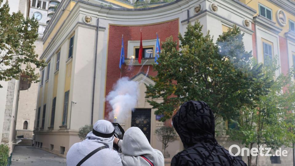 Bei den Protesten Studierender gegen die Bildungspolitik in Tirana kam es zu Verwüstungen. Bild: Hameraldi Agolli/AP/dpa
