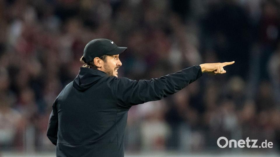 Der Jubilar: Julian Schuster wies den SC Freiburg zum 100. Mal in einem Pflichtspiel als Trainer an. Bild: Silas Stein/dpa