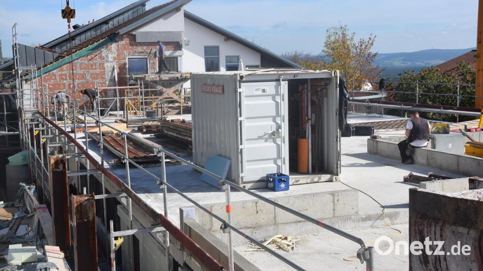 Der Anbau an das Kinderhaus ist in vollem Gang und die Baumaßnahme soll in 2027 abgeschlossen werden. Bild: Ernst Frischholz